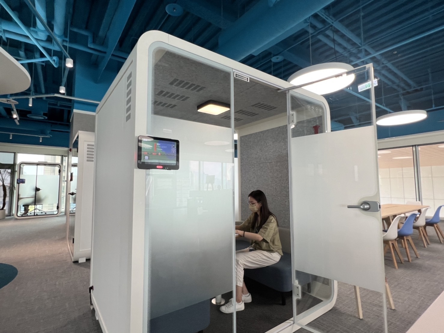 人生就是搏高雄據點的智慧行動辦公艙，展現人生就是搏在面板以外的研發應用軟實力